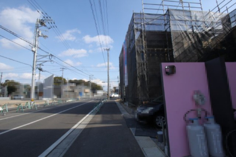 中須賀町（第1）　新築戸建　1号棟【全３区画】の前面道路含む現地写真|北側　幅員14.0ｍ　接面16.11ｍ