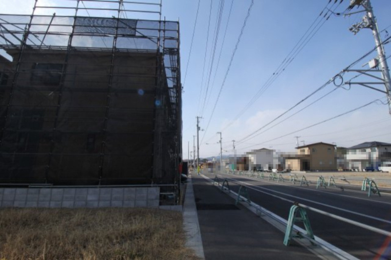 中須賀町（第1）　新築戸建　1号棟【全３区画】の前面道路含む現地写真|北側　幅員14.0ｍ　接面16.11ｍ