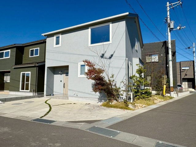 南国市大そね甲　中古一戸建ての外観|閑静な住宅街の角地です。