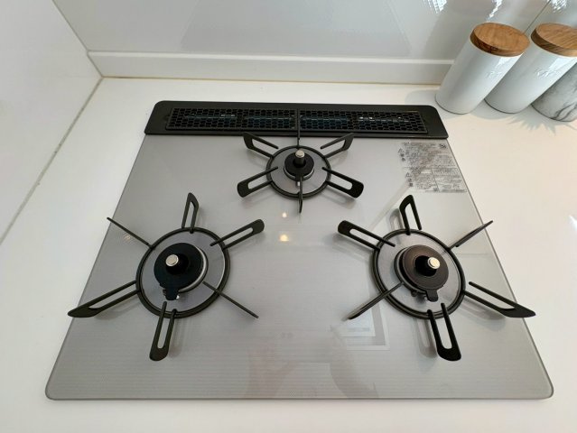 南国市大そね甲　中古一戸建てのキッチン|お手入れしやすいガスコンロです。