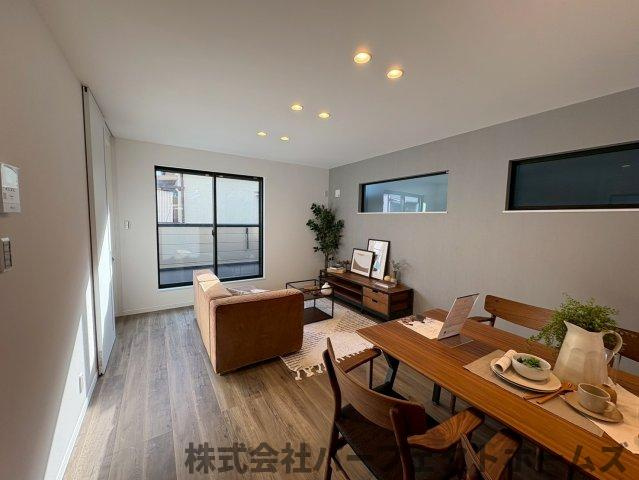 【居間・リビング】の画像