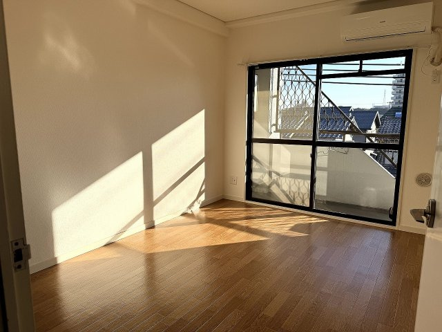 ハイツメルシーの居間・リビング