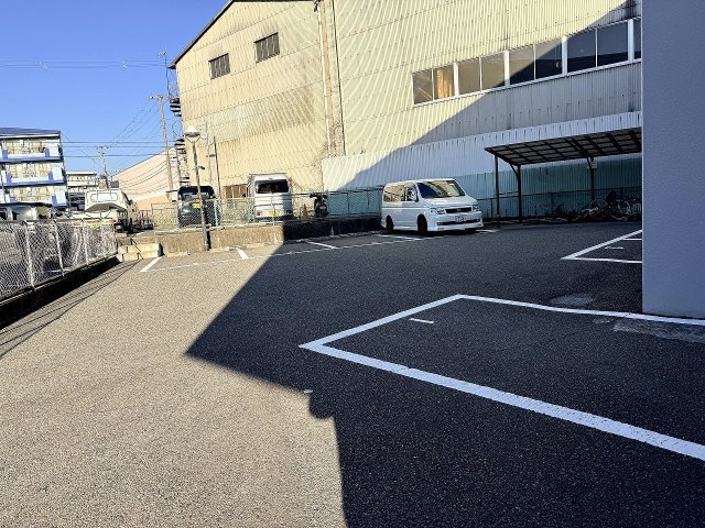 ハイツメルシーの駐車場