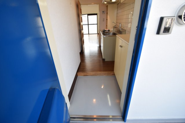 ﾊﾟーｸﾚｼﾞﾃﾞﾝｽの玄関|玄関から廊下