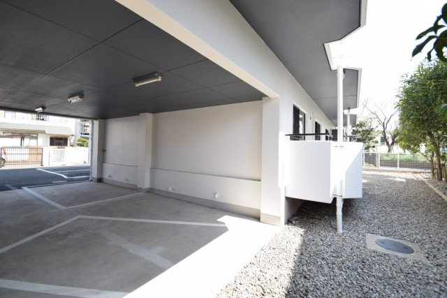 ﾊﾟーｸﾚｼﾞﾃﾞﾝｽの駐車場|屋根付駐車場あってうれしいわ