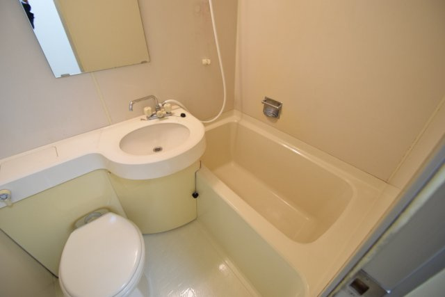 ﾊﾟーｸﾚｼﾞﾃﾞﾝｽの浴室|きれいなお風呂です。