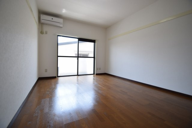 ﾊﾟーｸﾚｼﾞﾃﾞﾝｽの居間・リビング|明るい洋室