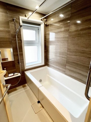 【浴室】 | パークハウス伏見 | 窓付きで明るい1620サイズのバスルーム♪自動湯張りや足湯機能付きのフルオートバスです♪