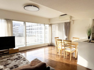 【居間・リビング】 | パークハウス伏見 | リビング床暖付のセントラル暖房、マンション一括受電方式で電気代もオトク♪