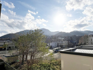 【展望】 | パークハウス伏見 | 山並が見渡せる三面バルコニーは四季の移り変わりを楽しめるくつろぎの空間です♪