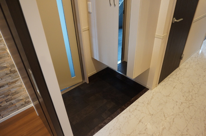 ファミール南山 Cの玄関