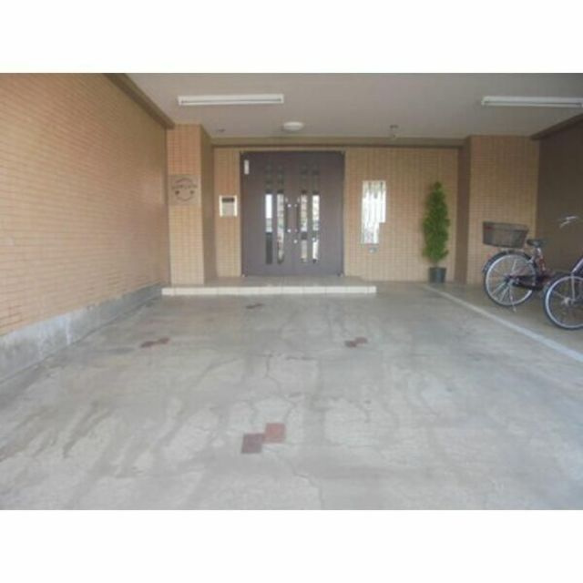 レジデンスＴＨ浄心のエントランス