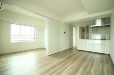 【居間・リビング】 | コンフォリア新御徒町 | ゆったり過ごせるリビングです