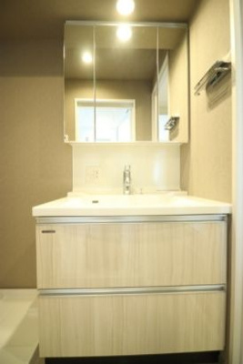 【独立洗面台】 | コンフォリア新御徒町 | 朝の身支度には欠かせない独立洗面化粧台