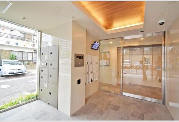 セレニティー金山のエントランス