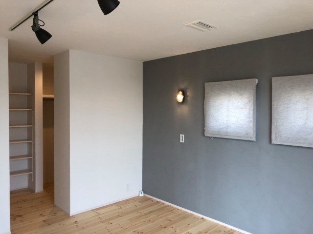 ６５９４２　瑞穂市穂積中古戸建の洋室