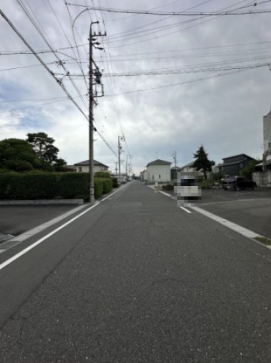 ６５９４２　瑞穂市穂積中古戸建の前面道路含む現地写真