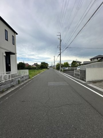 ６５９４２　瑞穂市穂積中古戸建の前面道路含む現地写真