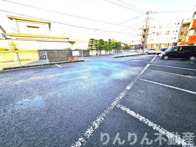 【駐車場】 | スカイハイツ大坪 | 車をお持ちの方に嬉しい駐車場付きの物件です