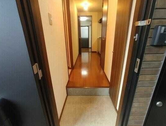 アンプルールフェールSHIBATAの玄関