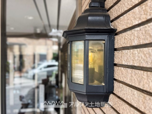 カザベーラ西武立川の外観|【House of the Sun】
◆明るい家◆太陽の温かな光がお家全体を照らす。そこには目を輝かせ笑顔で見つめてくれる君がいて、「ただいま」の言葉がこだまする。そんな君の瞳に恋している。