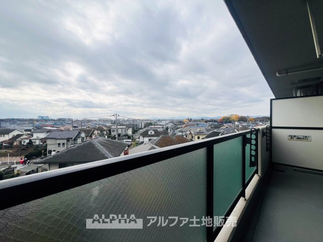 カザベーラ西武立川の展望|【Beautiful Vista】
◆眺望◆さんさんと降り注ぐ太陽光。手を伸ばせば吸い込まれそうなクリアブルー。過ごせば過ごすほど、環境の良さが分かる。家族に必要な要素が詰まった素晴らしい空間です。