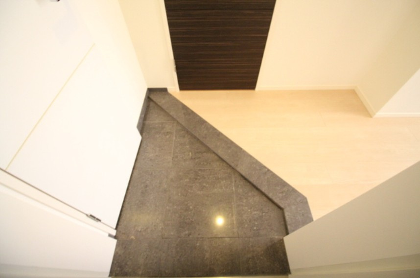 レジディア町屋の玄関