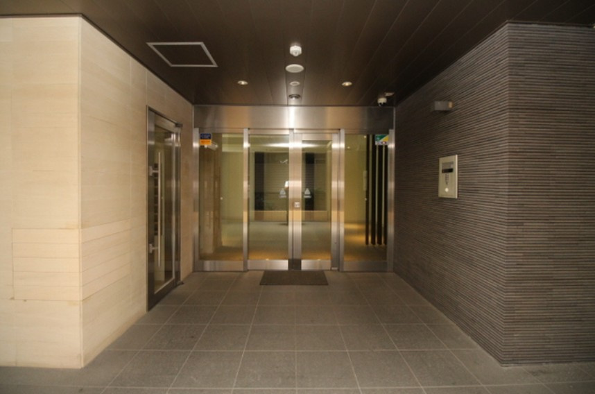 レジディア町屋のエントランス