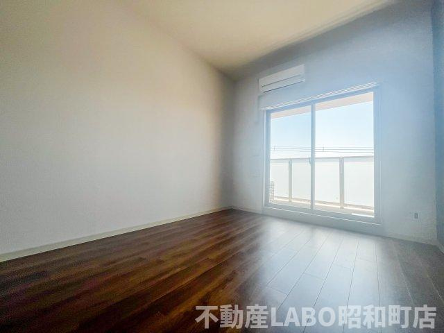 シャルールメゾン桃谷の居間・リビング