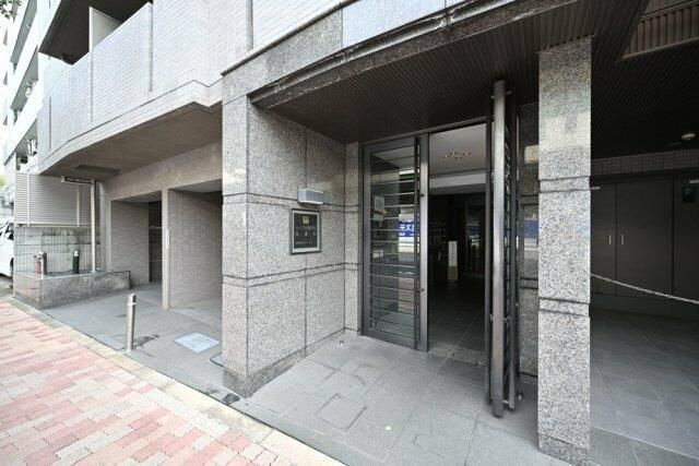 ルーブル高円寺伍番館のエントランス