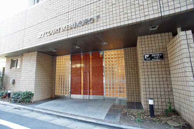 スカイコート池袋第7のエントランス