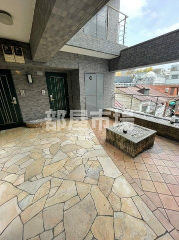 シャローグラスのロビー