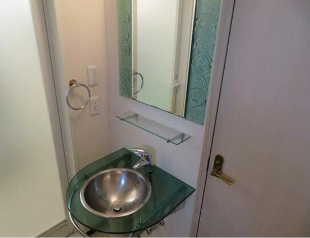 シャローグラスの洗面所