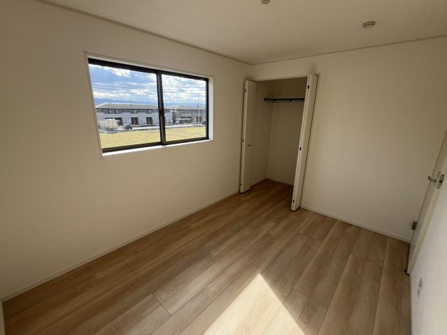 紀の川市尾崎　第2期　新築一戸建ての洋室