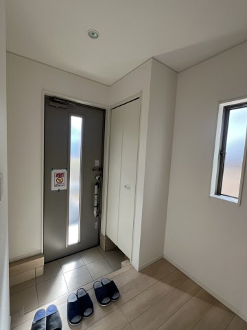 紀の川市尾崎　第2期　新築一戸建ての玄関