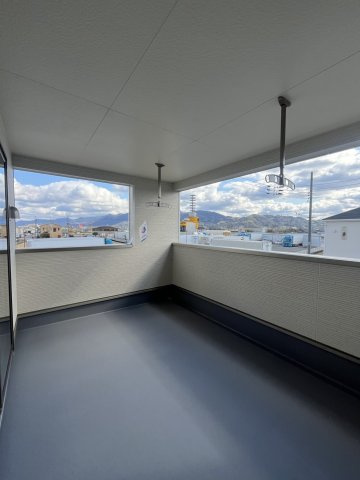 紀の川市尾崎　第2期　新築一戸建てのバルコニー