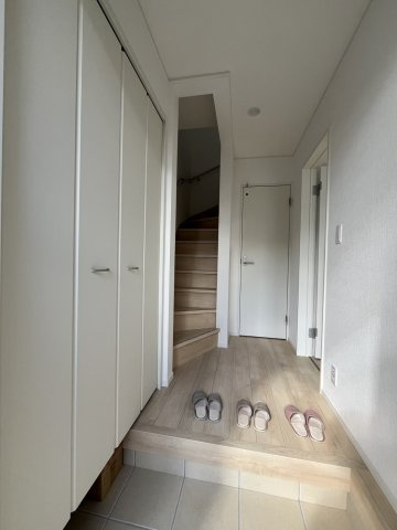 紀の川市尾崎　第2期　新築一戸建ての玄関