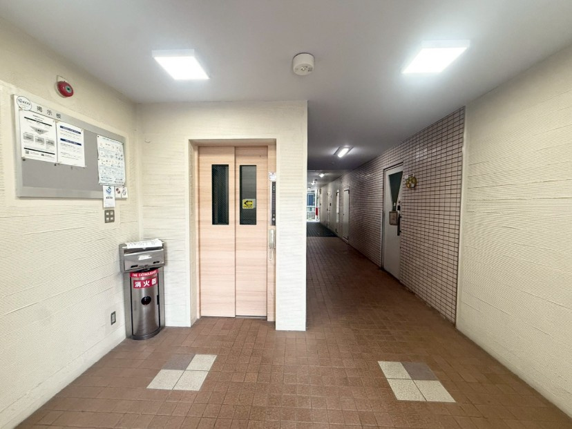 デルックス西大島のロビー