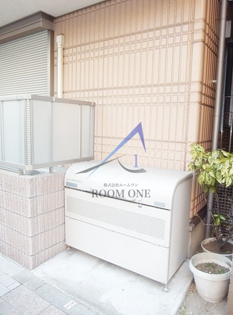 ペントス神田五軒町のその他共用部分|敷地内ごみ置き場です。