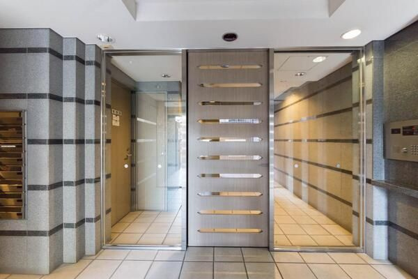 Rising place 南千住のロビー