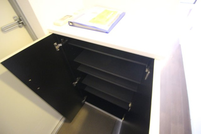 【収納】 | ラパンジール四天王寺東 | 子供の背丈ほどある靴箱は、ブーツも得意分野です♪