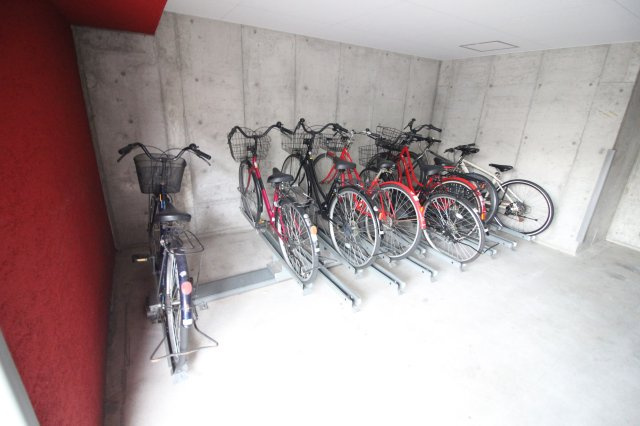 【その他共用部分】 | ラパンジール四天王寺東 | 屋内駐輪場で雨風もへっちゃら☆