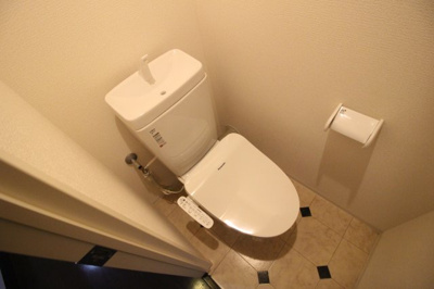 【トイレ】 | ラパンジール四天王寺東 | トイレの床も、可愛いデザインです☆