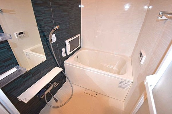 シャーメゾン神戸　(J-cubeKOBE)の浴室