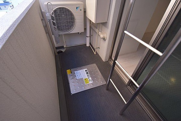 シャーメゾン神戸　(J-cubeKOBE)のバルコニー