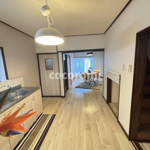 舟田町車庫2台付き戸建ての居間・リビング