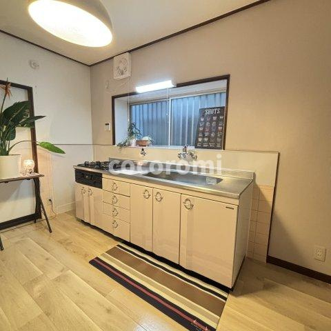 舟田町車庫2台付き戸建てのキッチン