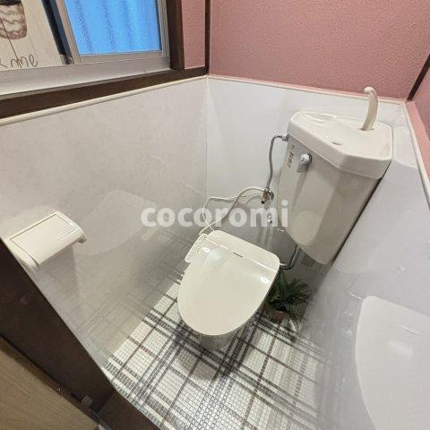 舟田町車庫2台付き戸建てのトイレ