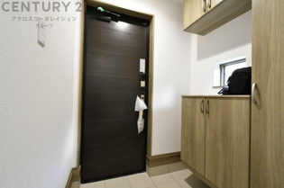 玄関収納付きの玄関です　家族皆様の履物をしっかり収納できます