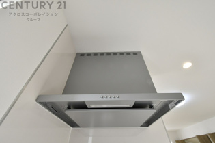 パワフルな吸引力で調理中の臭気等をしっかり処理してくれ、室内を快適に保ってくれます。